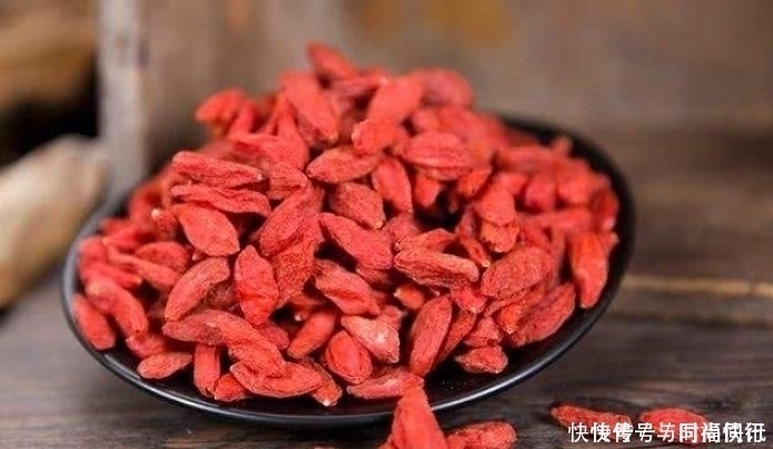 延缓衰老|晚上睡前吃5粒枸杞,坚持一个月,4个好处“不请自来”,拿走不谢
