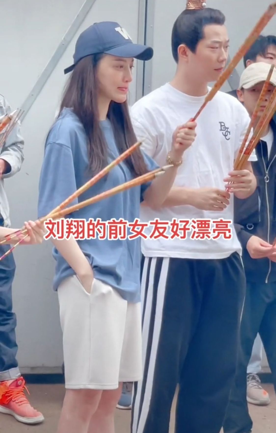 紧身衣|刘翔前女友素颜好漂亮,大长腿也很抢镜,但气质真不如吴莎清纯!