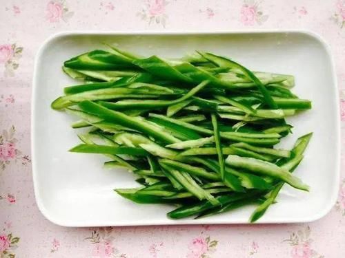 青椒蒂|洋葱和此物一起炒,等于“血管清洁工”,软化血管,血管也通畅了