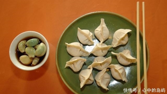 腊八泡“腊八蒜”,4个作用,3个禁忌,健康过冬