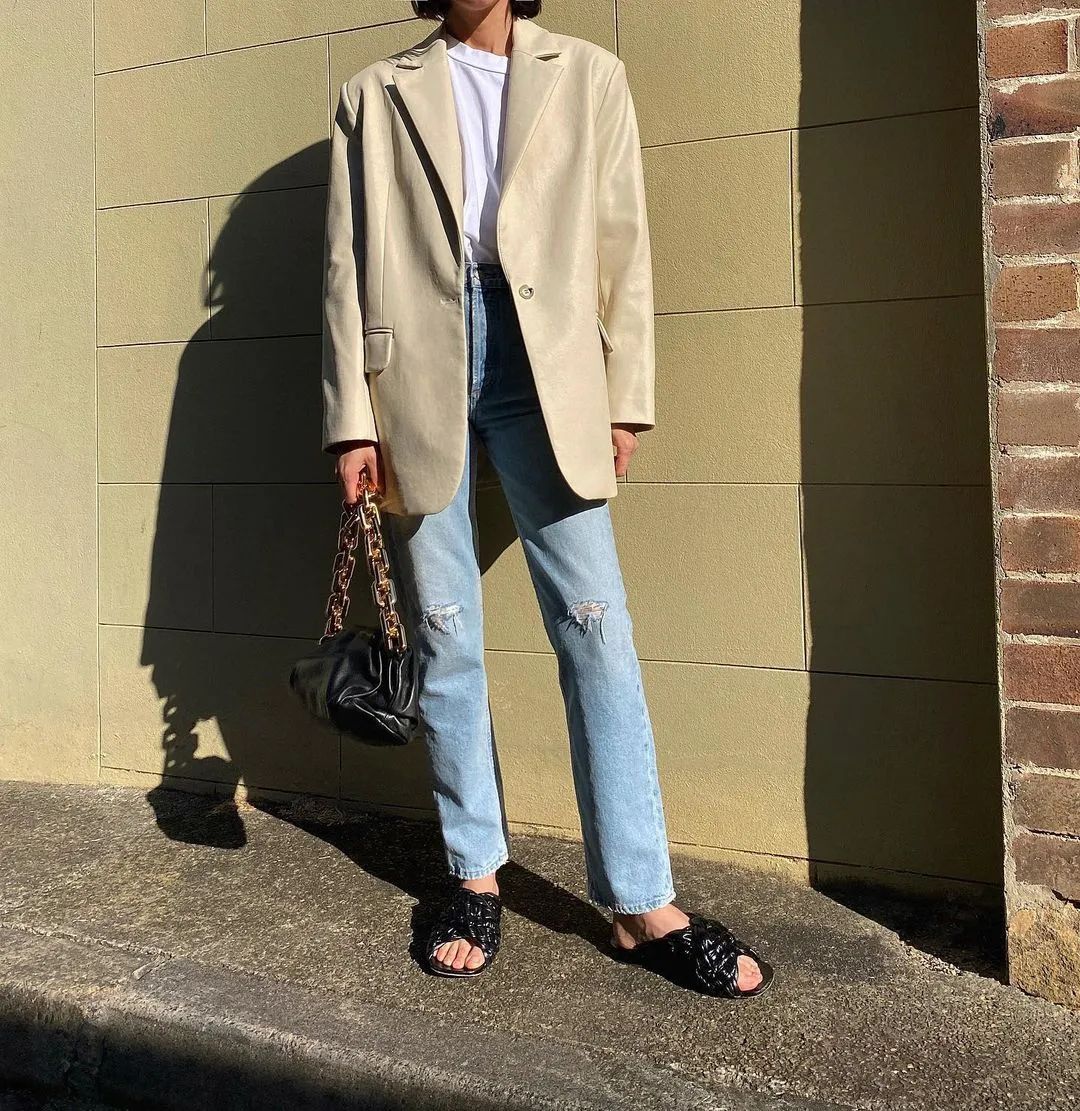 collins|朱莉最爱的奶油色，要怎么穿才看起来温柔又多金？