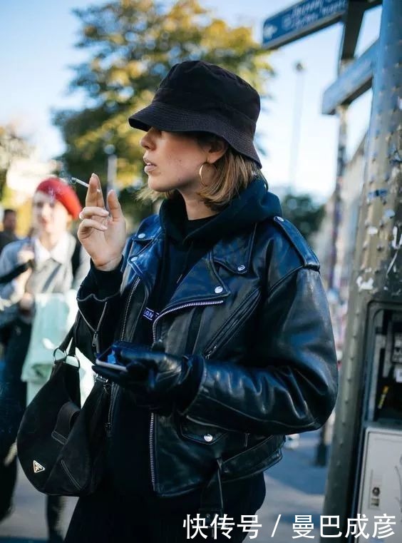 卫衣内搭的3种穿法!这么穿时髦又高级,稳赢!