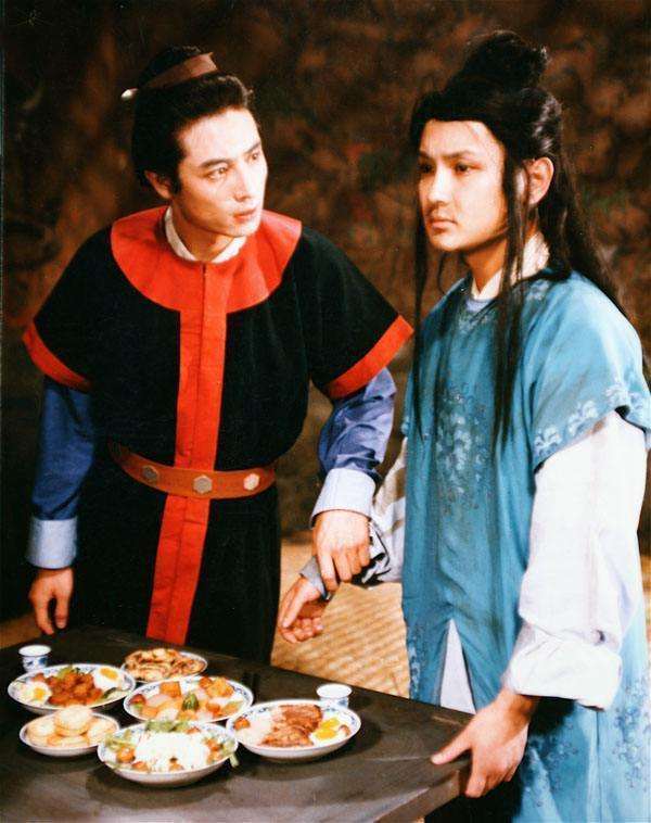 袭人#薛宝钗怀了贾宝玉的种,可她却早给宝玉生了大儿子