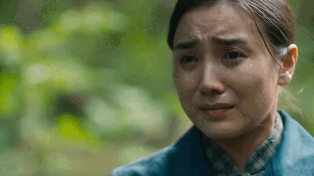<p>第二場(chǎng)是馮化成向周蓉提出離婚的時(shí)候。 </p><p>這段戲宋佳的演技真可謂炸裂，從青春年少的愛(ài)情夢(mèng)的破裂，透露著不甘，帶著憤怒，還有無(wú)助與不知所措，情緒層層遞進(jìn)，極具感染力。 </p>