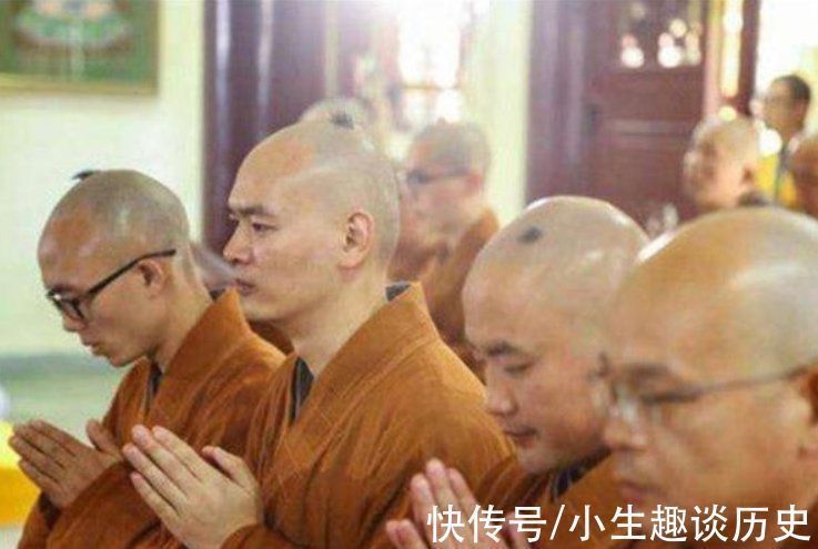 父母&北大硕士邓文庆:毕业出家为僧,父母苦劝无果,反倒一起搬入寺中