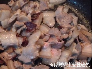 回锅肉百吃不厌的做法,简单一做,肥而不腻,刚上桌被夹光