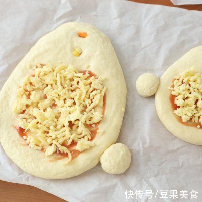 玉米豆|你和幸福就差这一份电饼铛版本，可爱萌萌的小鸡披萨