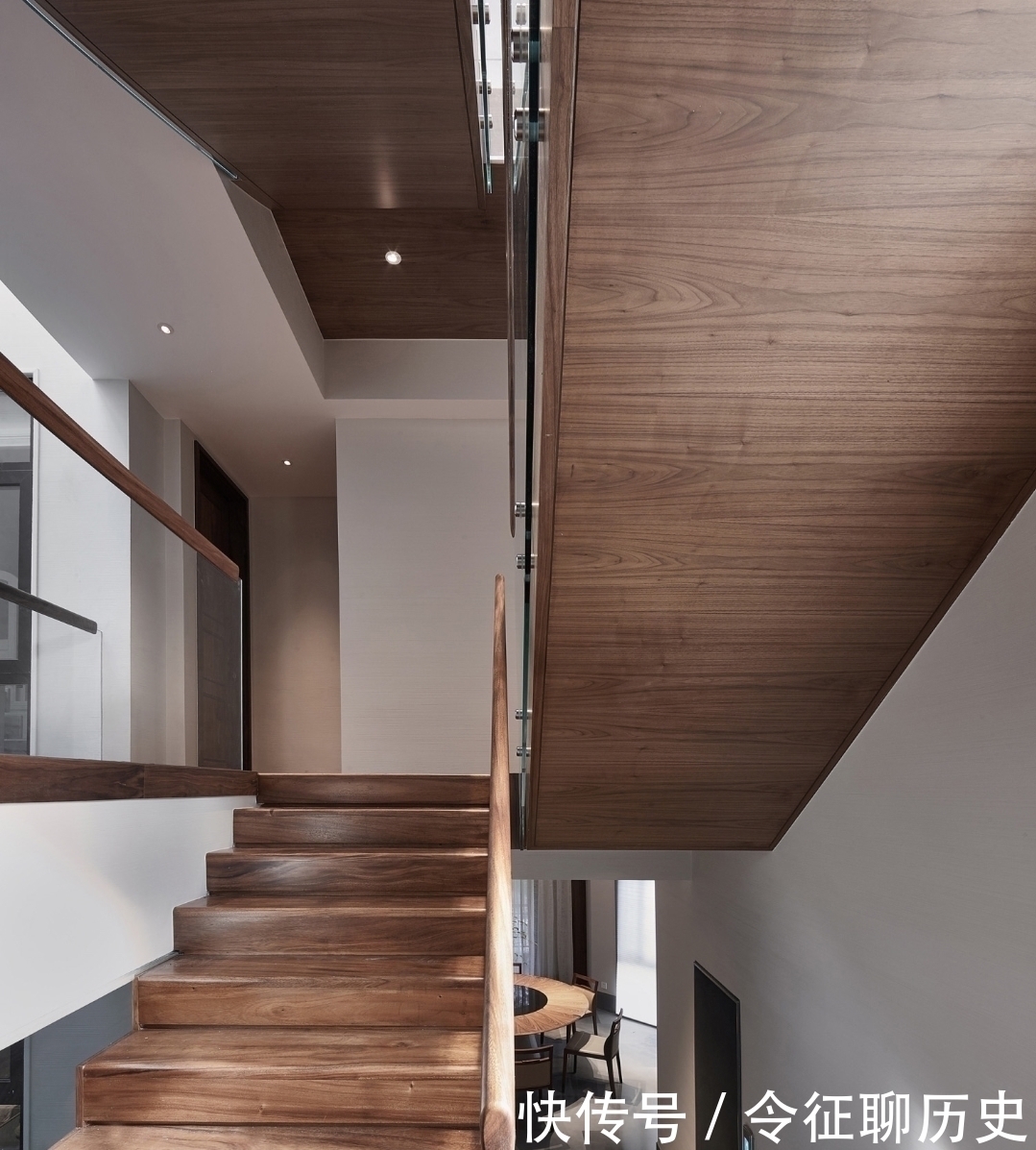 房门|设计师真聪明,卧室房门这样设计,面积顿时增加一倍