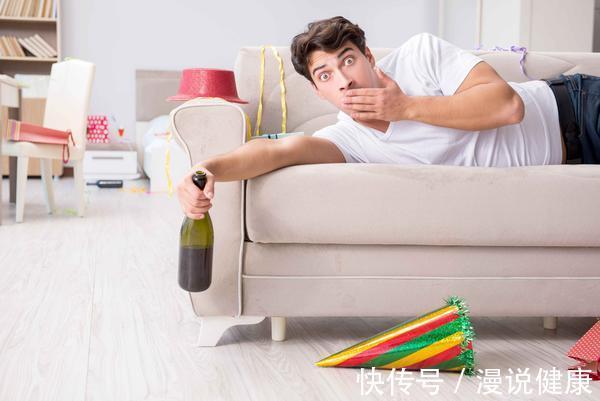 肝脏疾病|长期喝酒的人,不妨自测一下酒精肝,若4个症状全都有,尽快就医