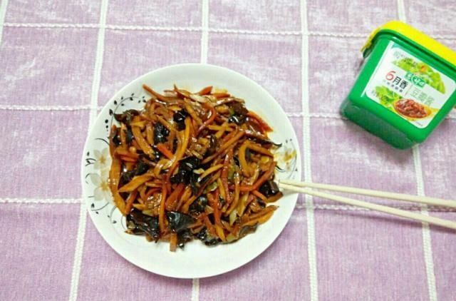 杏鲍菇味道鲜美,搭配不同的食材和调味料,特别的下饭