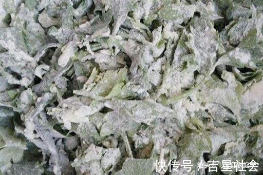 空干|吃芹菜,很多人都把最有营养的部分扔了,简单一蒸,我家都爱吃