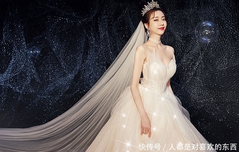 去拍婚纱照时,这3款婚纱你最想先穿哪件?测他是不是真的喜欢你