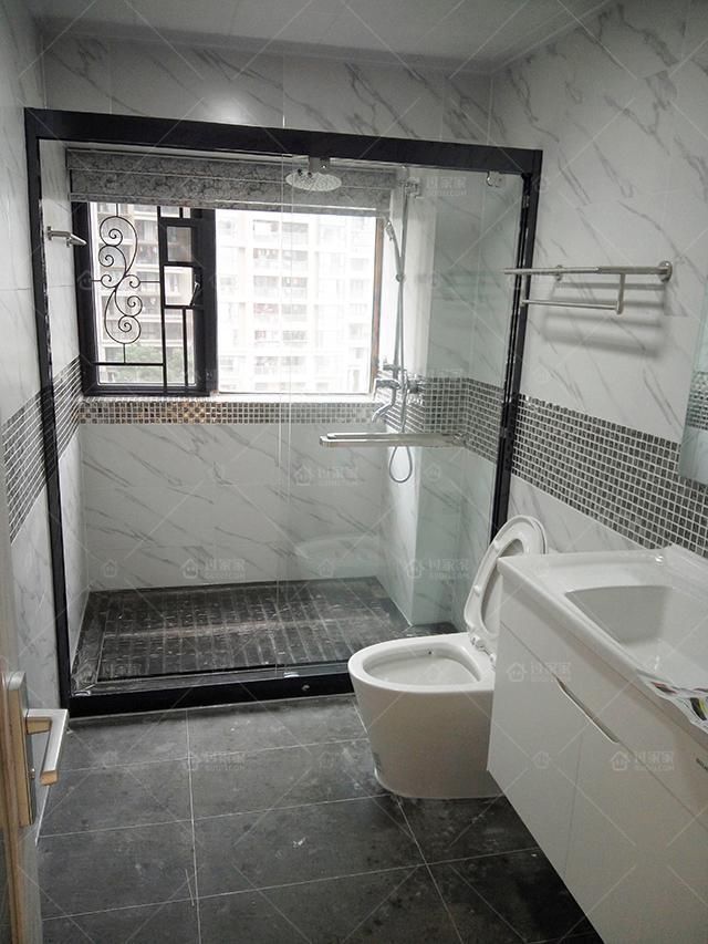 装修|头一次见卫生间装了“踩脚石”,后悔自己家装修早了