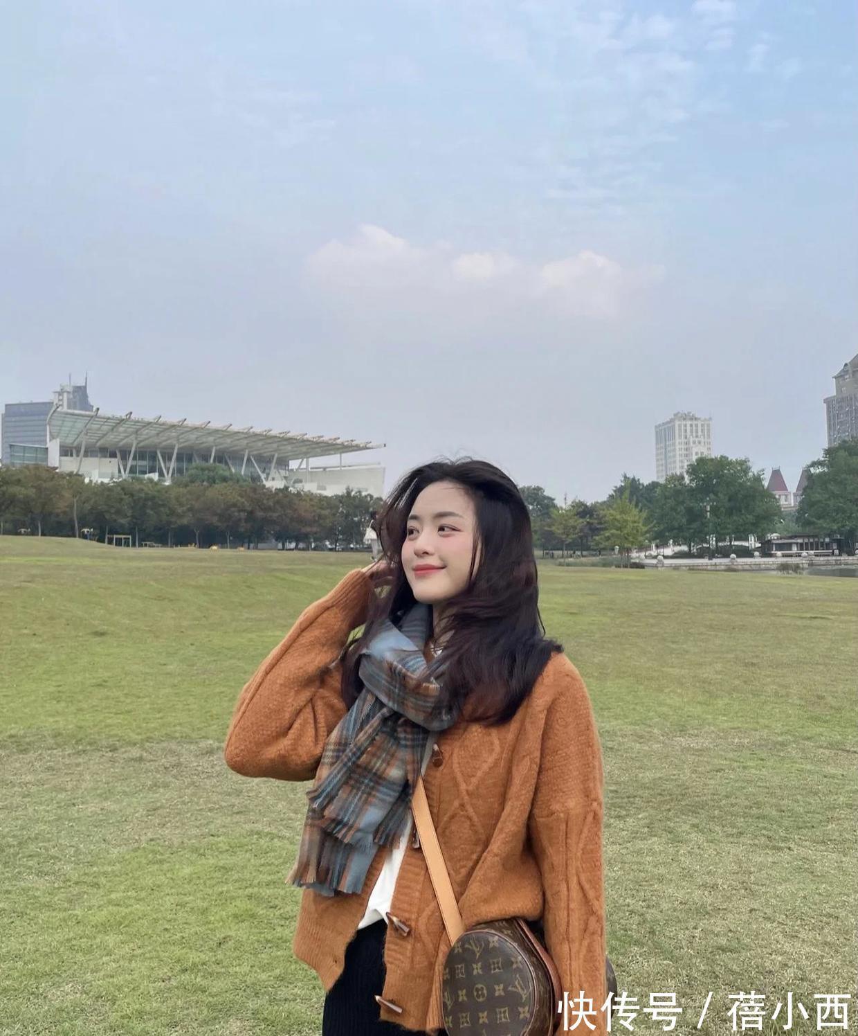 tips|穿“针织开衫”下面搭什么?建议配这3种,学会了你也是时尚博主