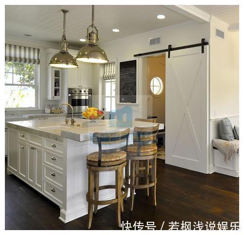 吊轨门|有钱人厨房早主不装推拉门了,装这种更美观实用,不得不感叹聪明