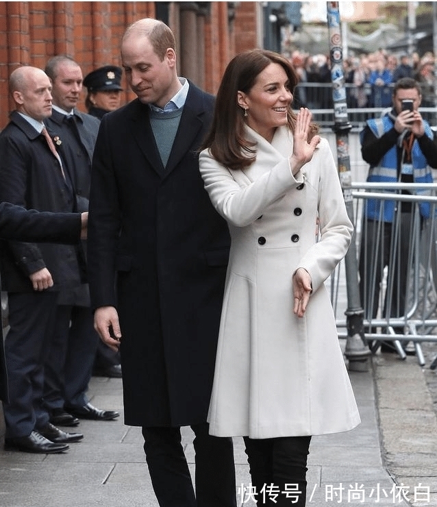 西服|38岁凯特隔空撞衫婆婆,同样是穿白色西服,婆媳俩美出不同气质