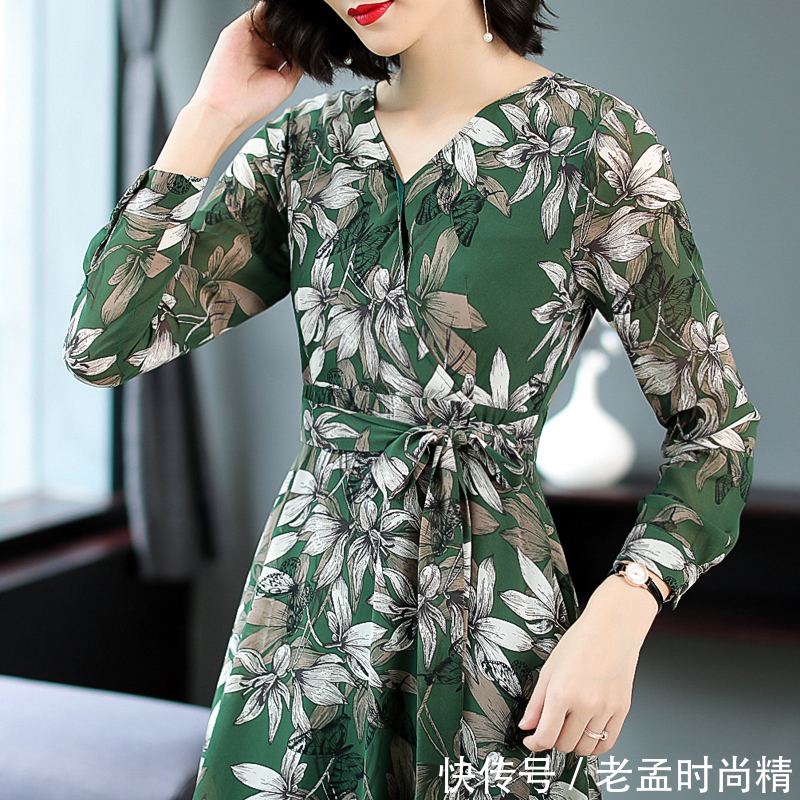 版型 别以为女人年纪大了就不能穿碎花裙,看看下面这些,一个比一个有气质