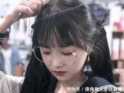 颜值|女生经常“戴眼镜”，颜值会出现这“3种变化”，难怪异性缘差到家