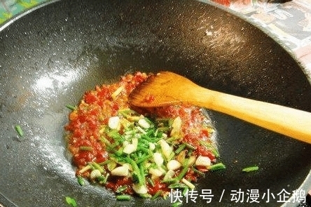 大厨|炒茄子先放油?难怪炒出来的茄子不好吃,大厨来告诉你正确的做法