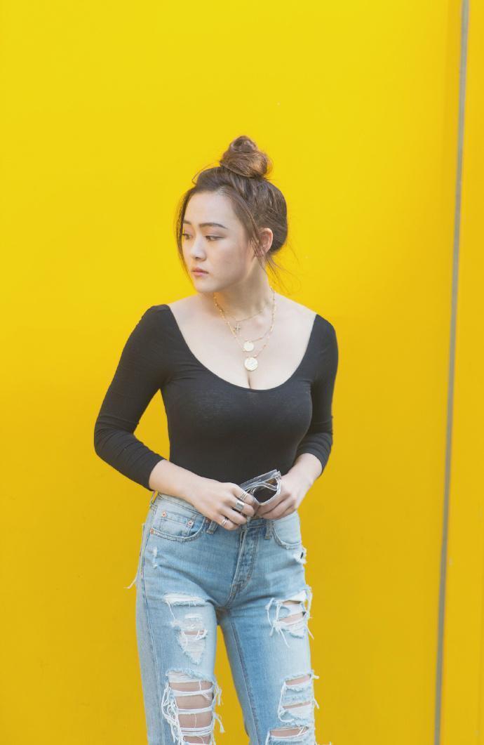 性感|可爱迷人的牛仔裤小姐姐, 身材饱满美腿修长, 美丽又性感!