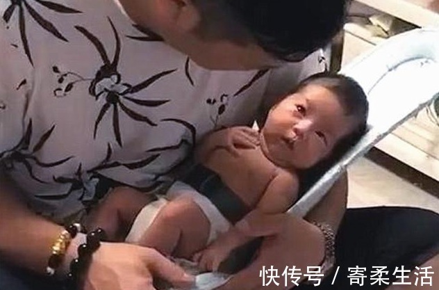 小宝宝|姥爷凝视小外孙半小时,目光慈爱又温柔,却换来了一个“大白眼”