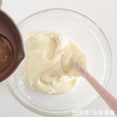 吉利丁|做法简单免烤箱｜双色抹茶可可慕斯蛋糕
