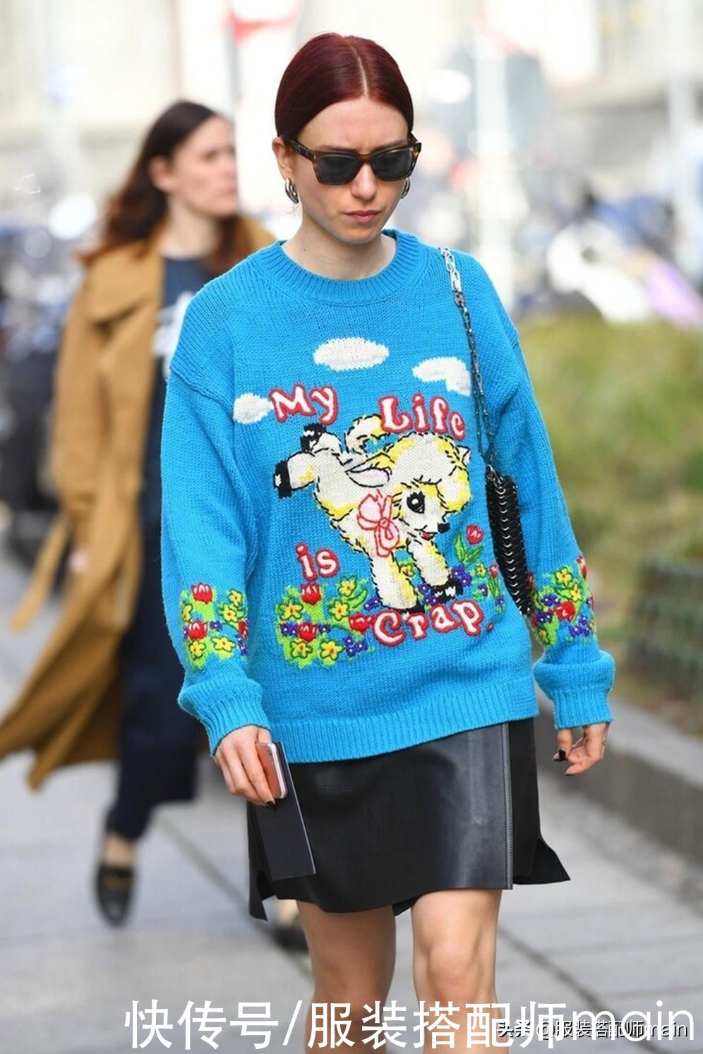 买了卡通毛衣却不会穿？这6种搭法请收好，上班日常都适合