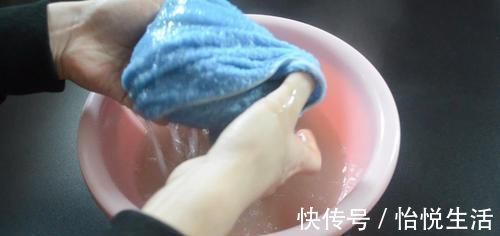 毛巾脏别再洗衣液洗, 洗的时候加一点它, 洗完毛巾就跟新的一样干净