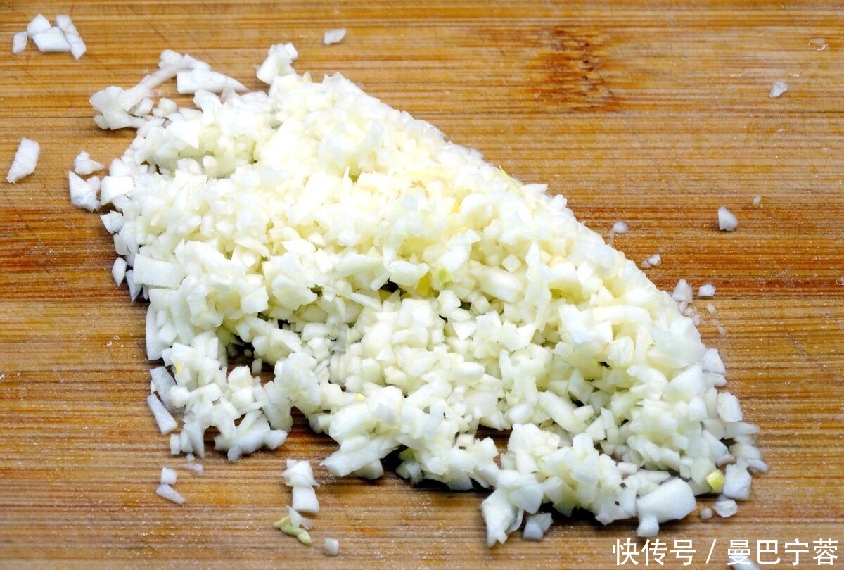 3个鸡蛋2个杏鲍菇,1周给孩子吃2次,补钙补铁比骨头汤还强