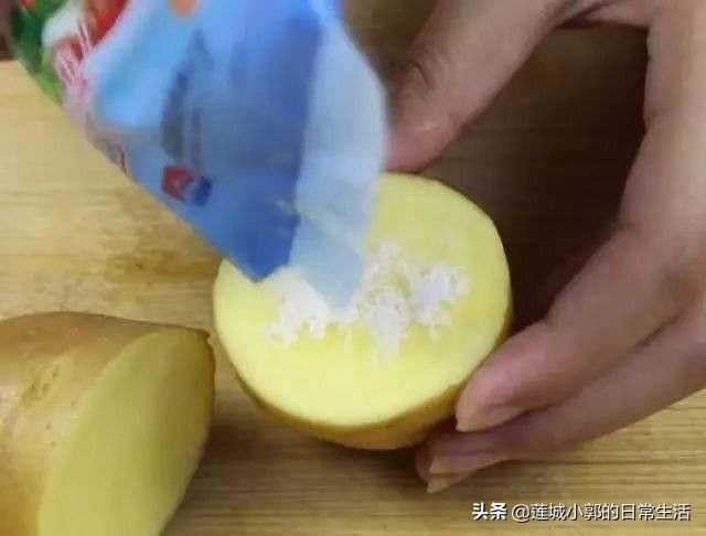 妙用|土豆在裤子上擦一下,解决了好多人的大烦恼,还不清楚就吃大亏了
