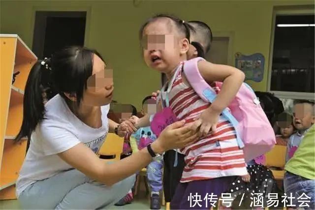 老师|4岁女娃在幼儿园3天无人来接,老师打开书包后看红了眼