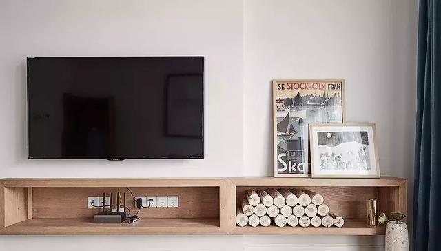 客厅|136平三室新房,全屋大白墙,内嵌式木质电视柜,层次感爆棚