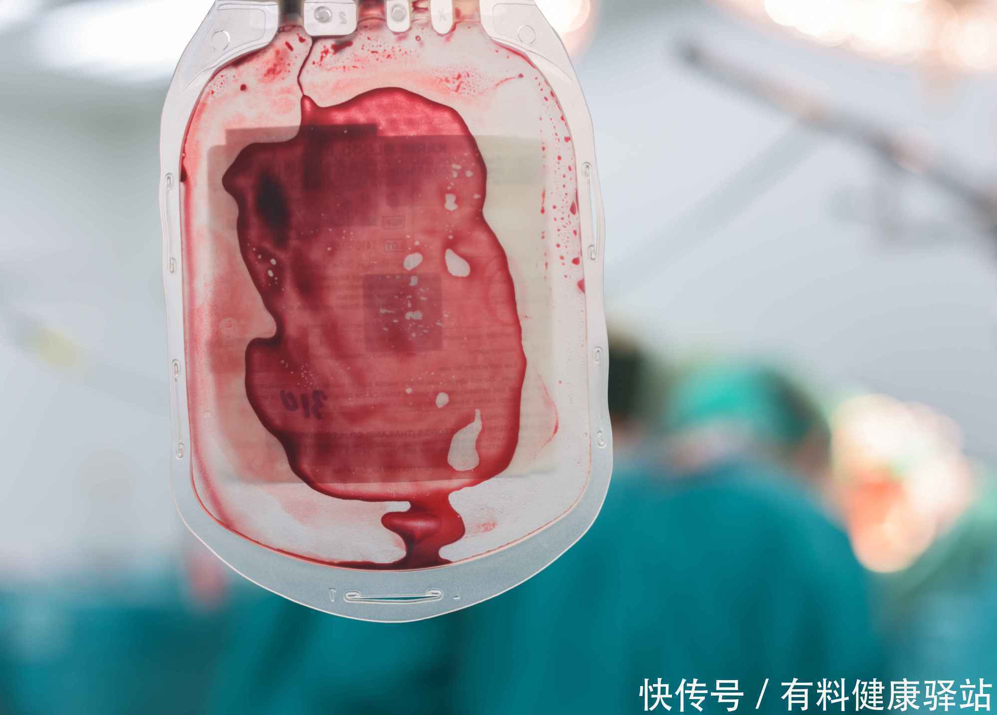 大小便|二胎妈妈43周仍未发动,医生检查后紧急剖腹产,划开后味道刺鼻