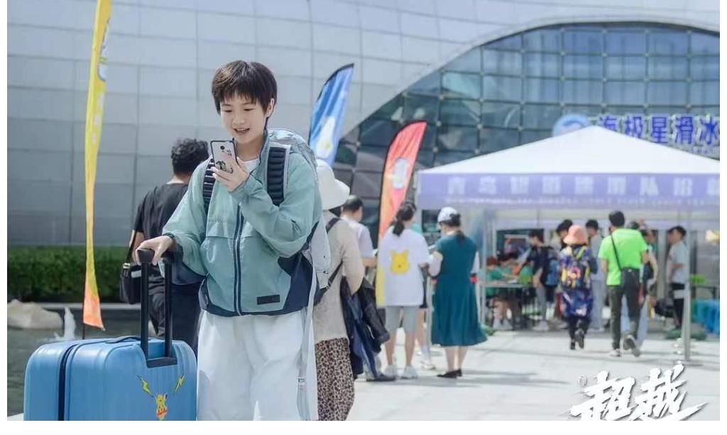 都是00后小花，李庚希和赵今麦演出开年大戏，后者表现更出彩