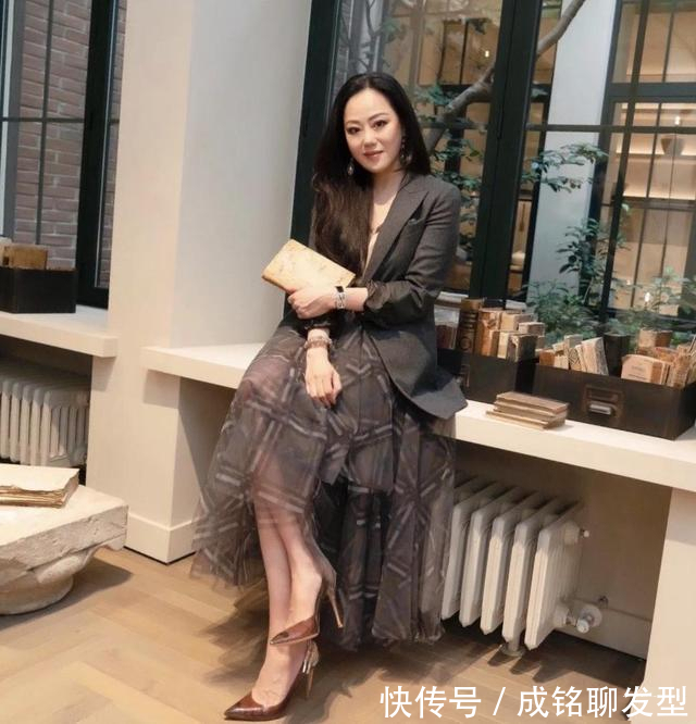 针织衫|章小蕙真是时髦精,穿衣打扮雍容华贵不失名媛范,一点都不像58岁