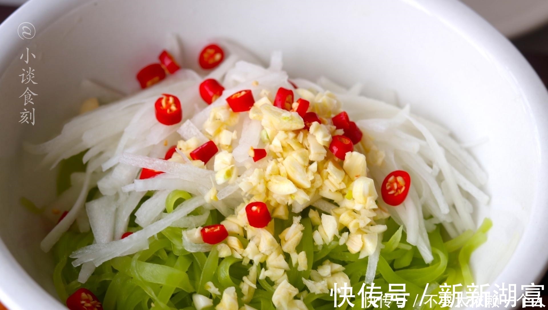 莴笋|凉拌莴笋时,有人焯水,有人直接拌,大厨:都不对,教你正确做法