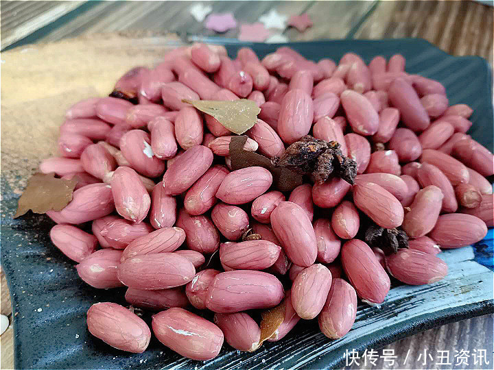 还在吃炸花生米太油腻,不健康,新做法更香更脆,10天不回潮