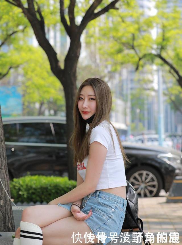 气质 日常休闲风穿搭,气质女生偏爱修身短款T恤,穿出自己想要的美