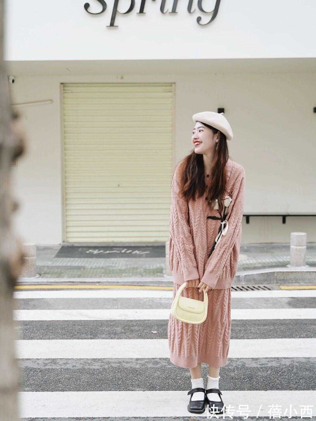 贝雷帽 初春别只知道穿卫衣,试试针织衫+半身裙的搭配,轻松美出新高度