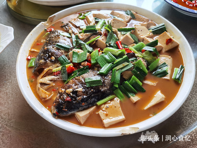 五一假期,4姐弟一大家子聚餐,15分钟上一道菜,菜没上完人走了