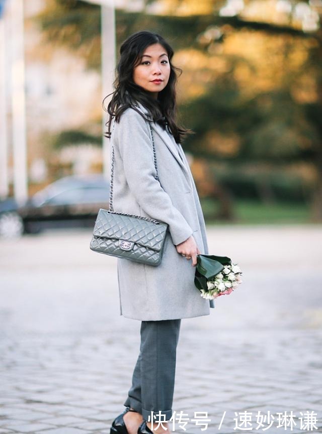 高级|有品位的女人,秋冬更爱穿大衣+长裤,知性优雅又时尚高级