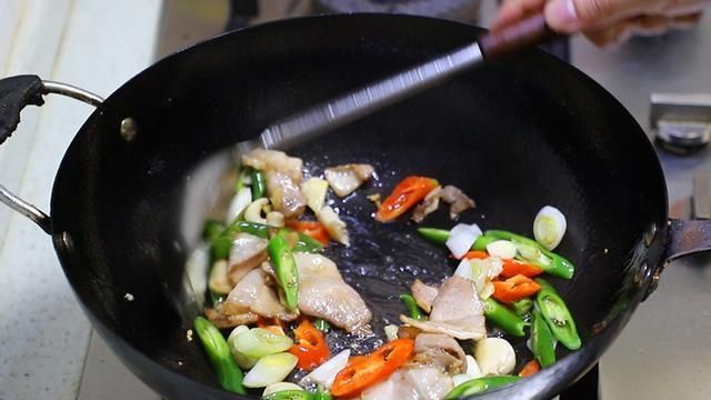 今日惊蛰，大厨教你花菜的家常做法，鲜辣脆嫩又下饭，太好吃了