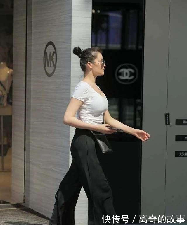 对比色 时尚精致的打底裤穿搭衬托优美的线条,轻盈舒适又好看,时尚优雅!