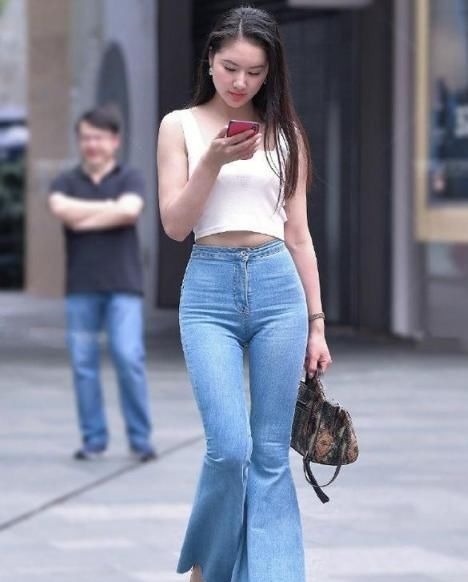 小姐姐 个性穿搭的好选择,身材高挑的女生值得一试,这样朴素女孩怎么样