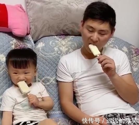 宠娃|宝宝哭闹要吃冰棍,爸爸想了个妙招来宠娃,网友:爸爸的套路深