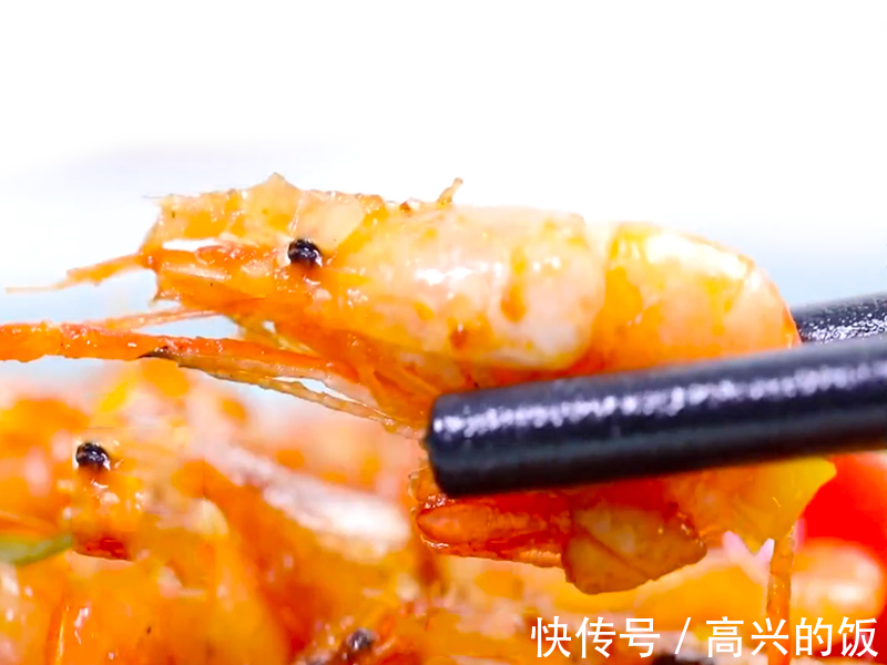 河虾|炒河虾怎么做才好吃？记住要加1勺芝麻酱！嚼起来又脆又香，下酒又下饭