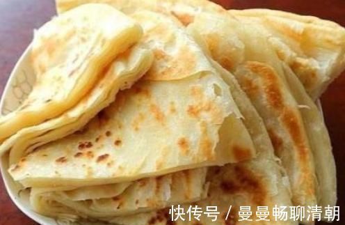 烙饼时，直接开始烙就错了，要多加这一步，饼才会柔软起层