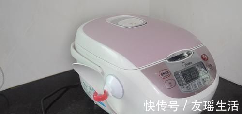 吸盘挂钩上粘个瓶盖真厉害, 一年能省下不少钱, 早点知道就好了