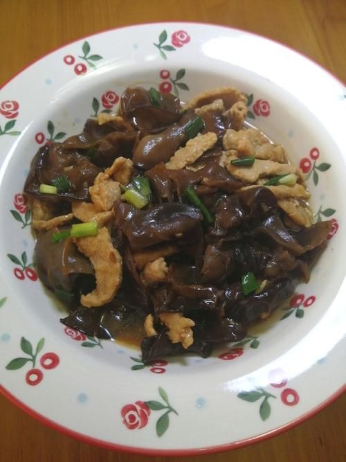 简简单单也不失美味~~木耳炒肉丝