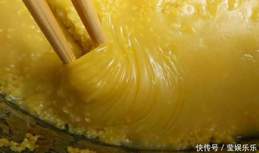 煮小米粥时，不能直接加水煮，资深煮妇教你这样做，米粥又香又稠
